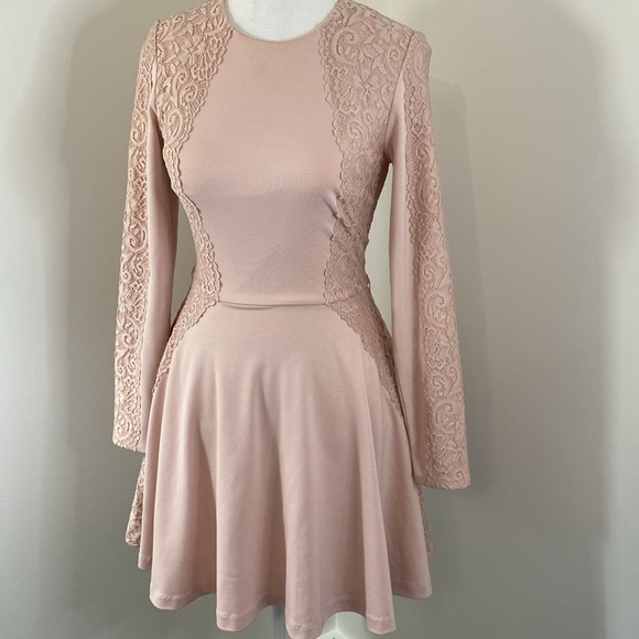 Bebe LACE APPLIQUÉ DRESS - Picture 4 of 5